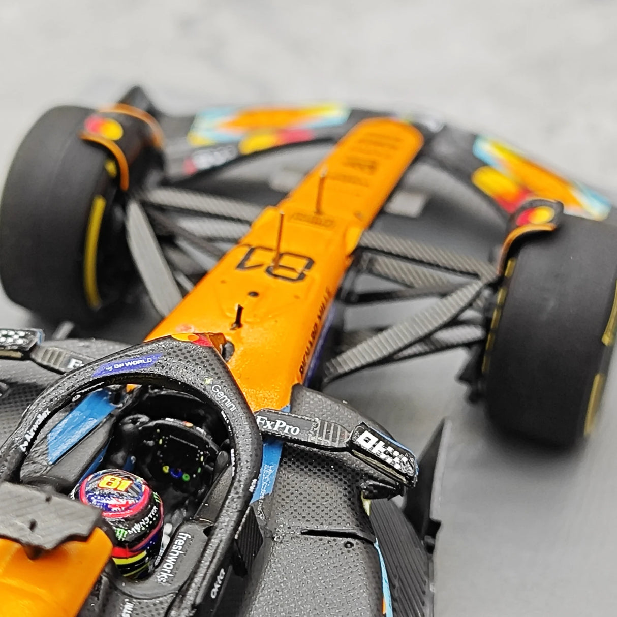1:43 McLaren 2025 MCL39 #81 أبوظبي GP أوسكار بياستري، نموذج سيارة من الراتنج F1 من إنتاج Spark - عرض 13