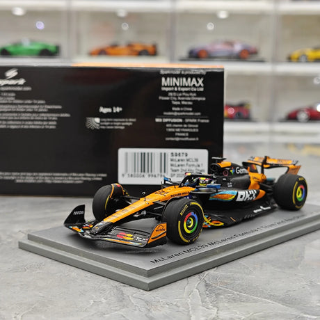 1:43 McLaren 2025 MCL39 #81 أبوظبي GP أوسكار بياستري F1 نموذج سيارة من الراتنج من إنتاج Spark - عرض 16