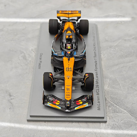 1:43 McLaren 2025 MCL39 #81 أبوظبي GP أوسكار بياستري نموذج سيارة من الراتنج F1 من إنتاج Spark - عرض 2