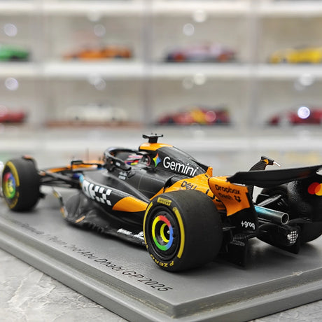 1:43 McLaren 2025 MCL39 #81 أبوظبي GP أوسكار بياستري، نموذج سيارة من الراتنج F1 من إنتاج Spark - عرض 6