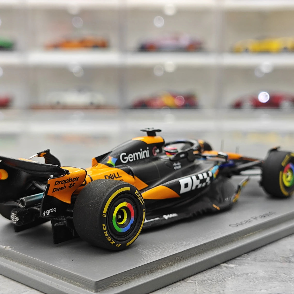 1:43 McLaren 2025 MCL39 #81 أبوظبي GP أوسكار بياستري، نموذج سيارة من الراتنج F1 من إنتاج Spark - عرض 8
