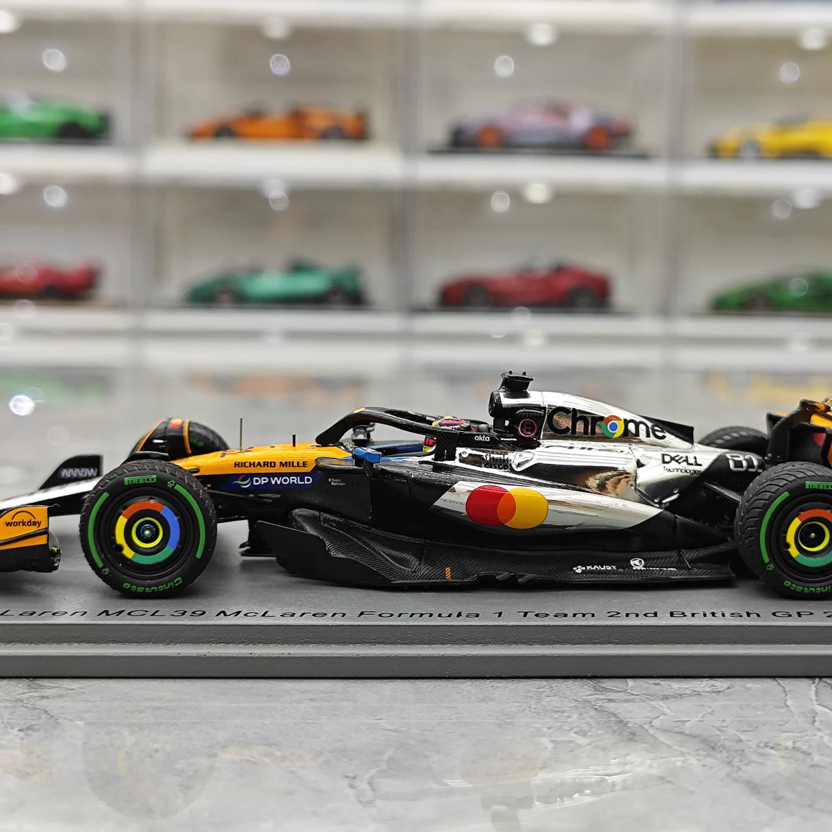 1:43 McLaren 2025 MCL39 #81 British GP Oscar Piastri F1 resinmodell från Spark - vy 5