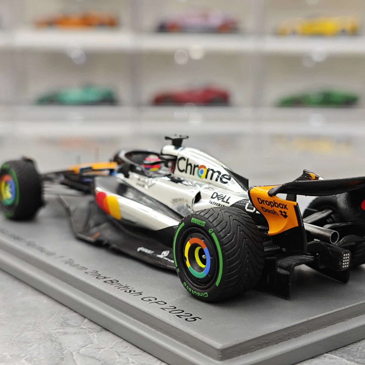 1:43 McLaren 2025 MCL39 #81 British GP Oscar Piastri F1 resinmodell av Spark - vy 6