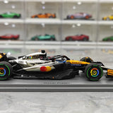 1:43 McLaren 2025 MCL39 #81 British GP Oscar Piastri F1 resinmodell av Spark - vy 9