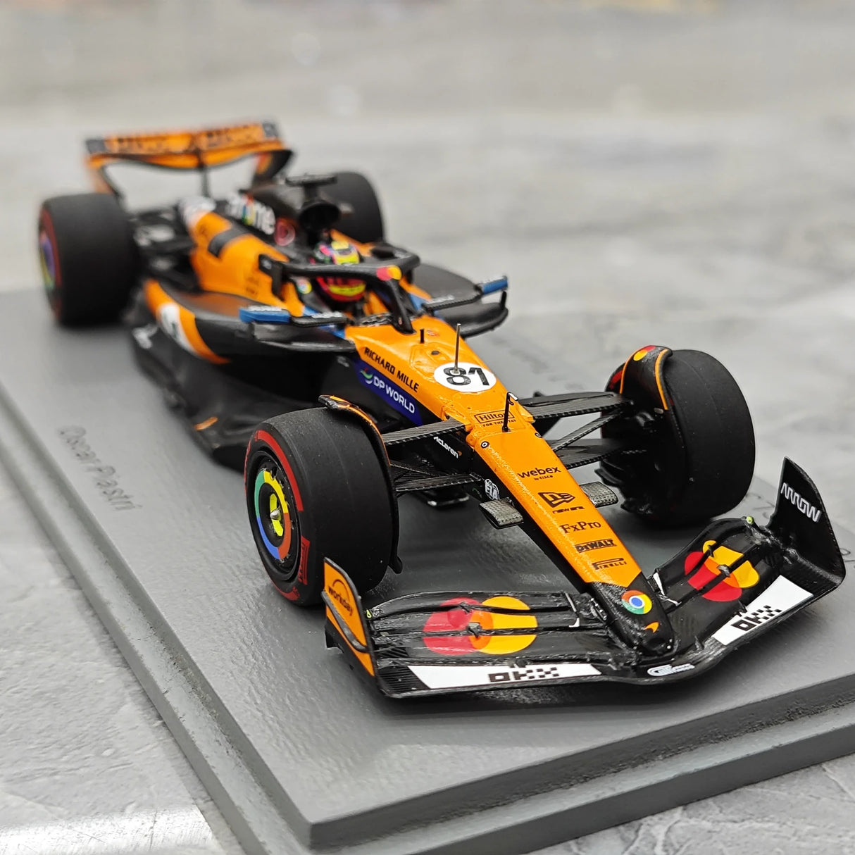 1:43 McLaren 2025 MCL39 modelo de coche de resina F1 GP español #81 de Spark - ver 10