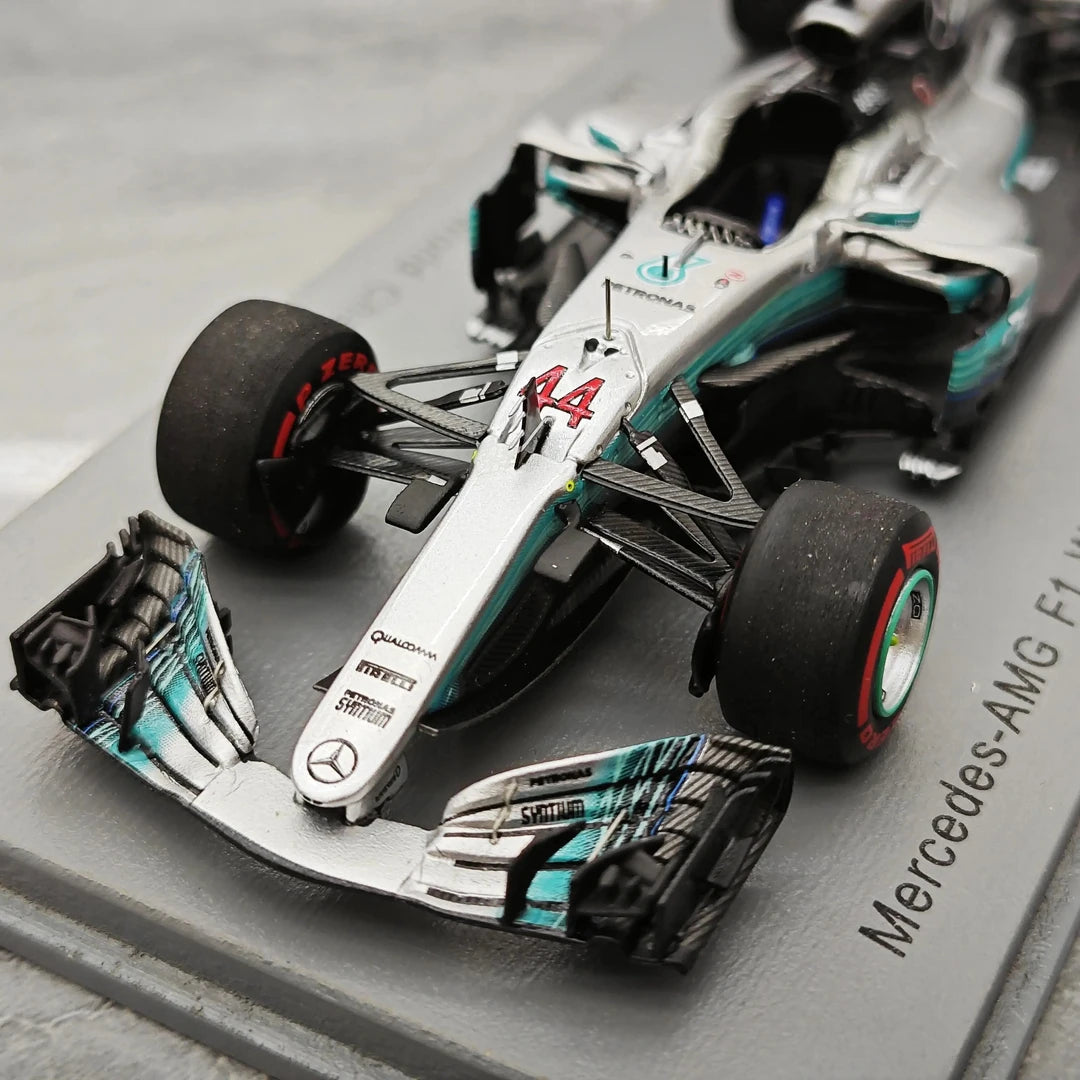 1:43 Mercedes-AMG 2017 F1 W08 #44 Mexican GP Lewis Hamilton F1 model car by Spark - view 11