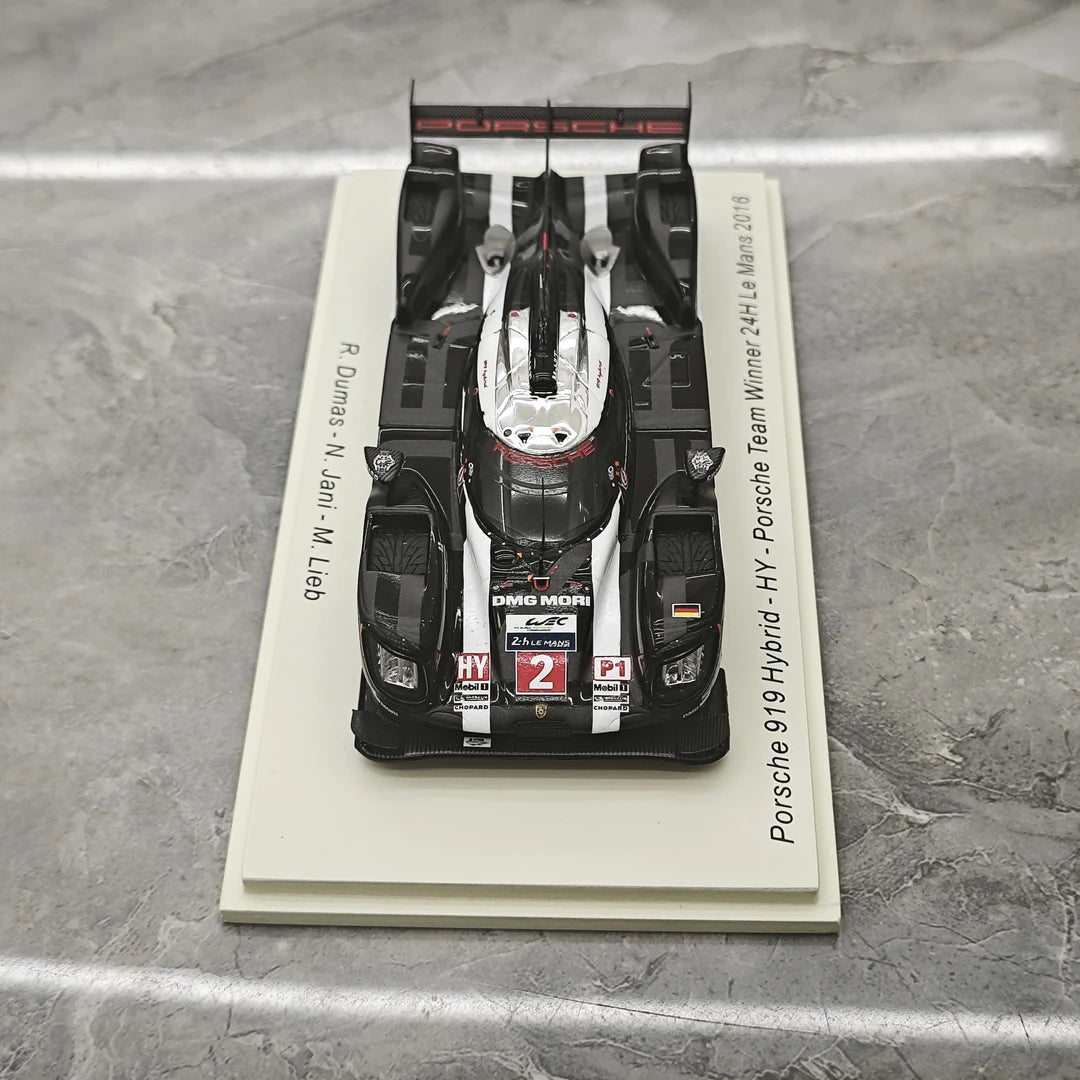 1:43 Porsche 2016 919 Hybrid #2 Winner 24h Le Mans model car by Spark - view 2