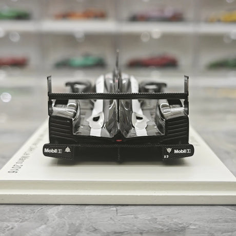 1:43 Porsche 2016 919 Hybrid #2 Winner 24h Le Mans model car by Spark - view 7