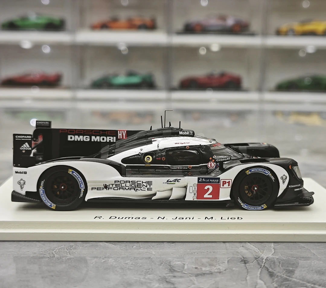 1:43 Porsche 2016 919 Hybrid #2 Winner 24h Le Mans model car by Spark - view 9