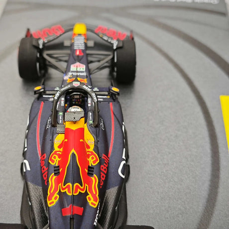 1:43 Red Bull 2022 RB18 #1 Abu Dhabi GP Max Verstappen F1 modelo de resina por Spark - ver 12