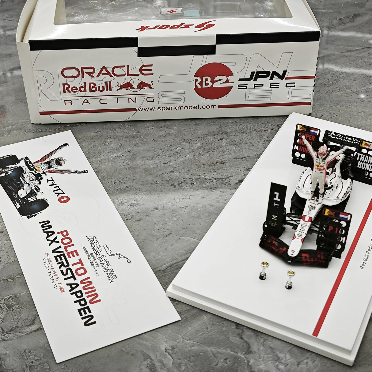 1:43 Red Bull 2025 RB21 #1 giapponese GP Max Verstappen F1 modello in resina di Spark - vista 14
