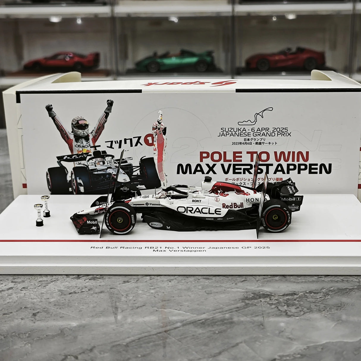 1:43 Red Bull 2025 RB21 #1 giapponese GP Max Verstappen F1 modello in resina di Spark - vista 16