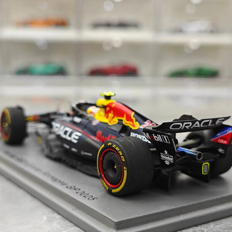 1:43 Red Bull 2025 RB21 #22 Imola GP Yuki Tsunoda F1 modelo de resina da Spark - ver 6