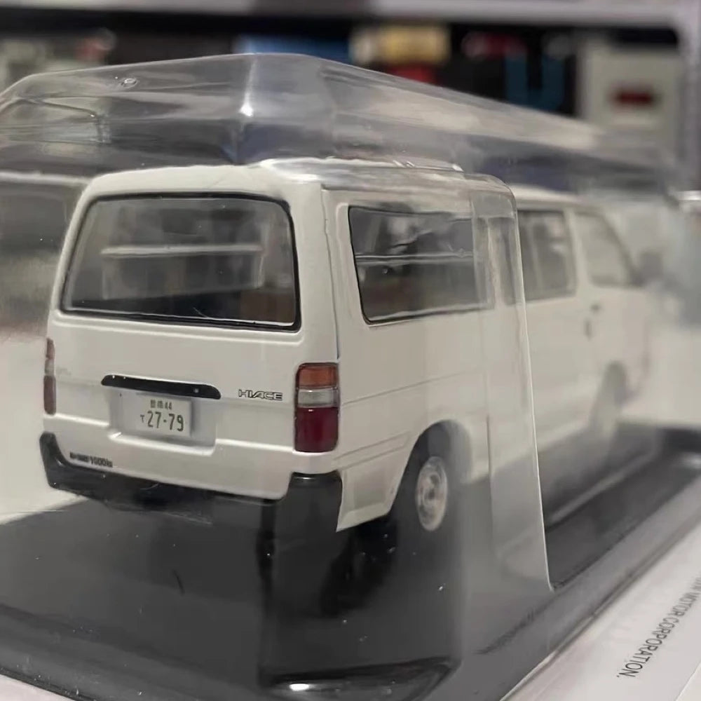 [Spark] 1:43 Toyota 1993 Hiace H100 White Model Car Resin