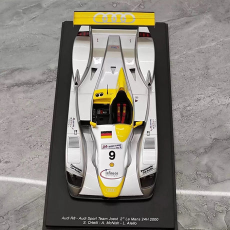 [Spark] 1:18 Audi 2000 R8 #8 Winner 24h Le Mans modelauto Hars / Closed Body