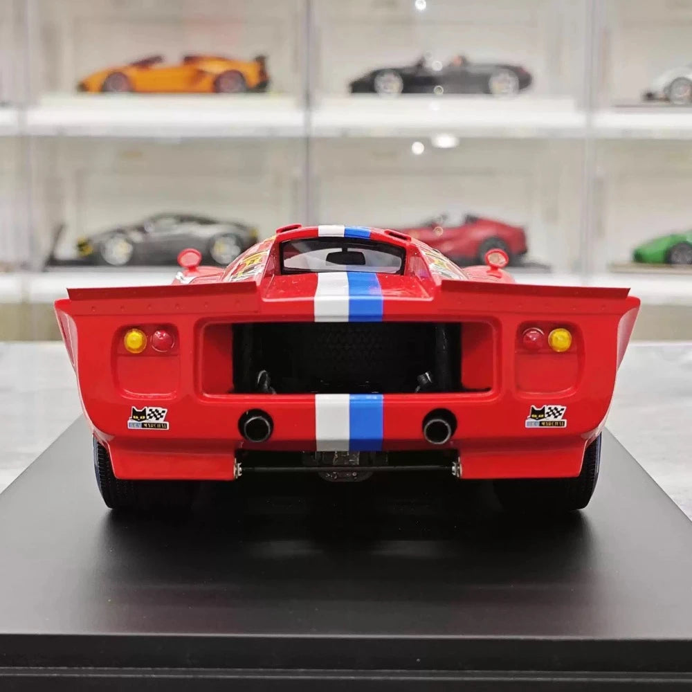 [Spark] 1:18 Lola 1971 T70 MK3B #5 24h Le Mans Pilette modellbil resin / Closed Body