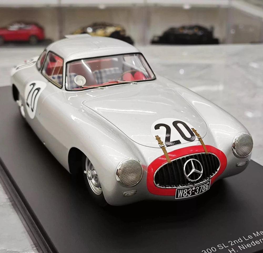 [Spark] 1:18 Mercedes-Benz 1952 300 SL #20 2nd 24h Le Mans modellbil harts / Closed Body