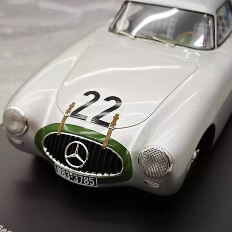 [Spark] 1:18 Mercedes-Benz 1952 300 SL #22 24h Le Mans modelauto Hars / Closed Body
