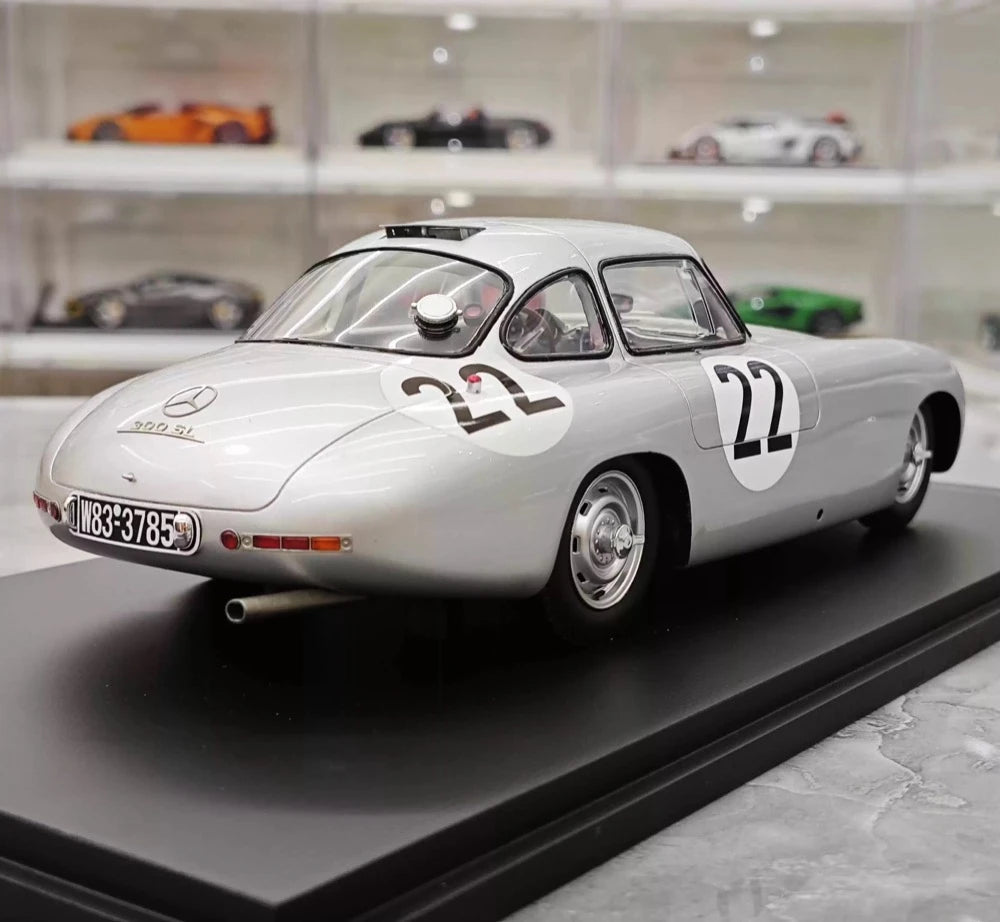 [Spark] 1:18 Mercedes-Benz 1952 300 SL #22 24h Le Mans modellbil harts / Closed Body