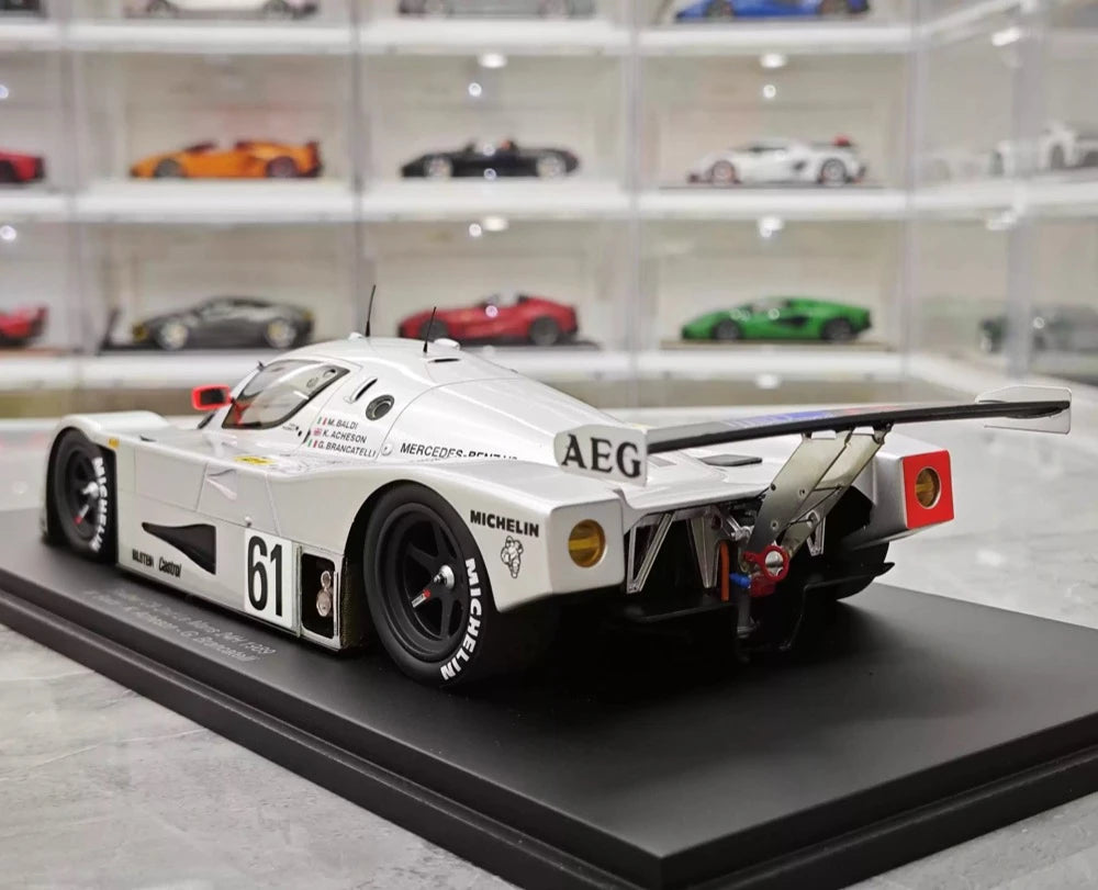 [Spark] 1:18 Mercedes-Benz 1989 C9 #61 Le Mans Sauber modellbil harts / Closed Body