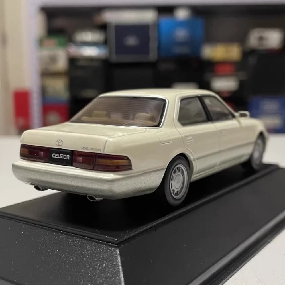 [TOSA] 1:43 Toyota 1992 Celsior UCF11 vit modellbil Die-Cast
