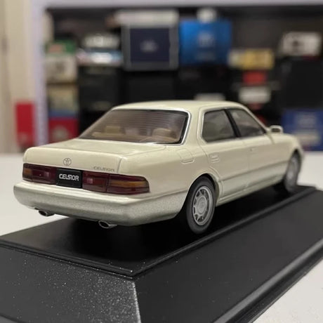 [TOSA] 1:43 Toyota 1992 Celsior UCF11 vit modellbil Die-Cast