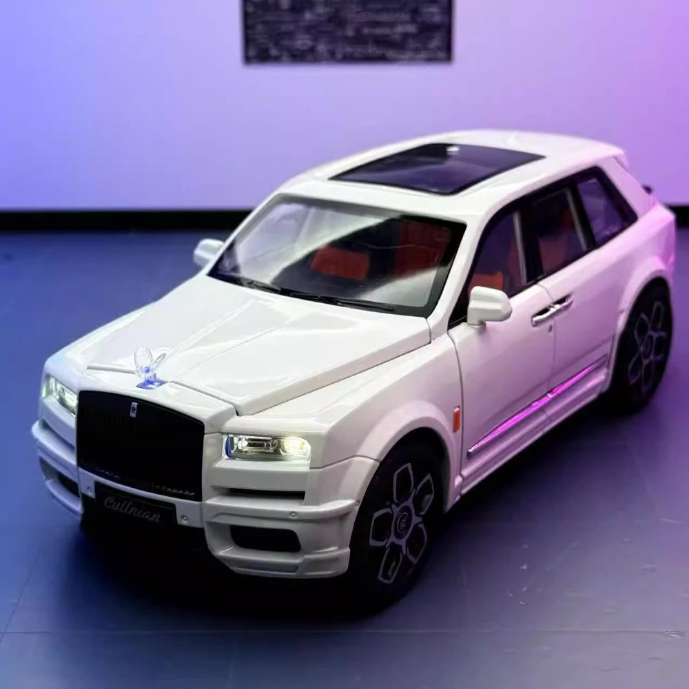 [TOY] 1:20 Rolls-Royce 2018 Cullinan White Model Car Die-Cast