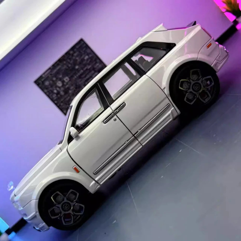 [TOY] 1:20 Rolls-Royce 2018 Cullinan White Model Car Die-Cast