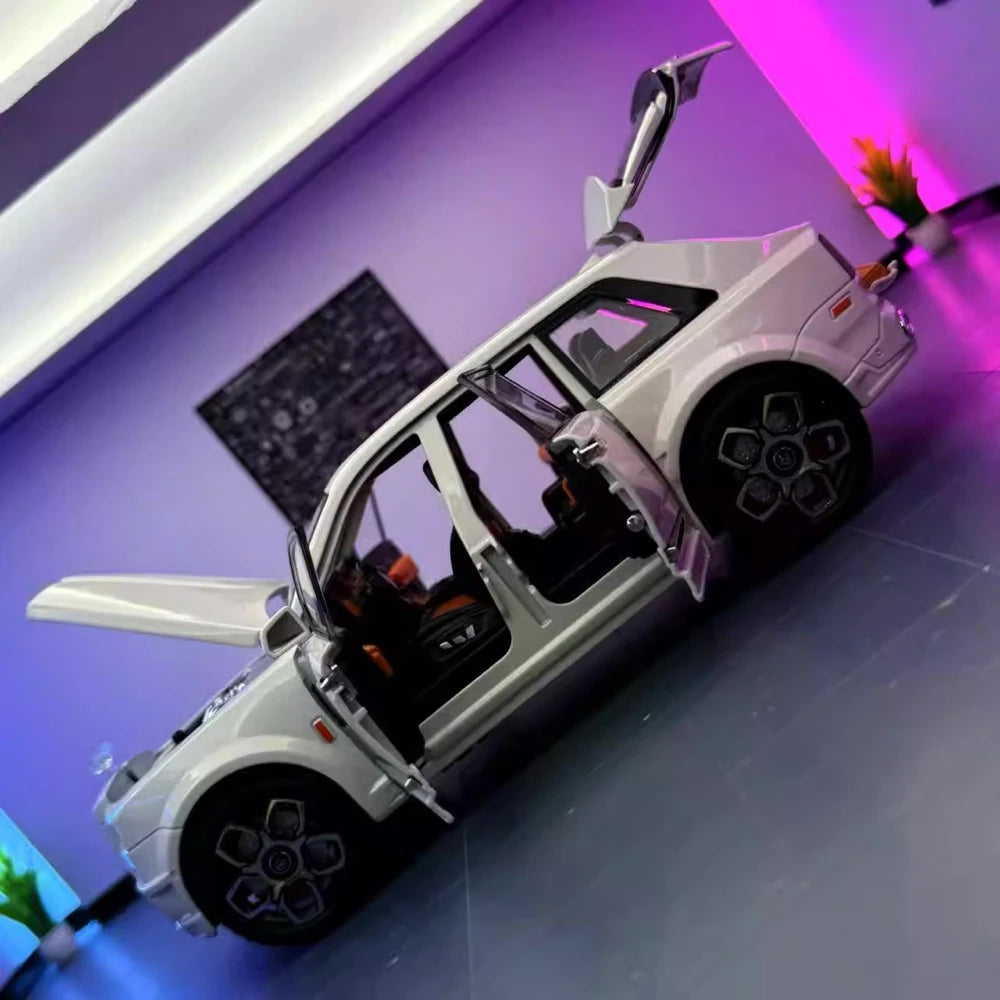 [TOY] 1:20 Rolls-Royce 2018 Cullinan White Model Car Die-Cast