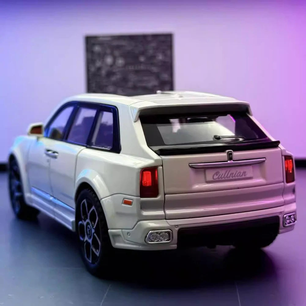 [TOY] 1:20 Rolls-Royce 2018 Cullinan White Model Car Die-Cast