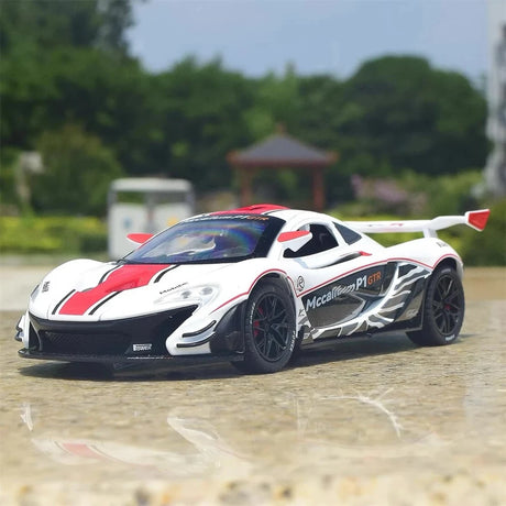 McLaren 2013 P1 GTR branco 1:22 – modelo de exposição em metal fundido