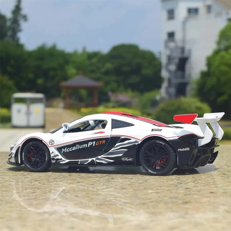 McLaren 2013 P1 GTR branco 1:22 – modelo de exposição em metal fundido