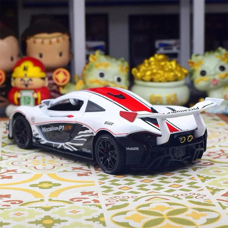 McLaren 2013 P1 GTR branco 1:22 – modelo de exposição em metal fundido