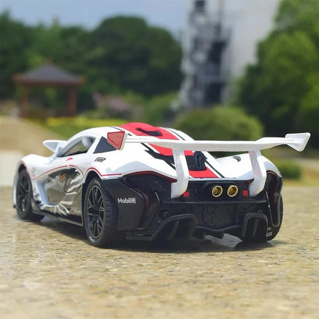 McLaren 2013 P1 GTR branco 1:22 – modelo de exposição em metal fundido