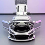 Audi 2019 R8 LMS GT2 Silver 1:24 – Valuvalettu näyttömalli