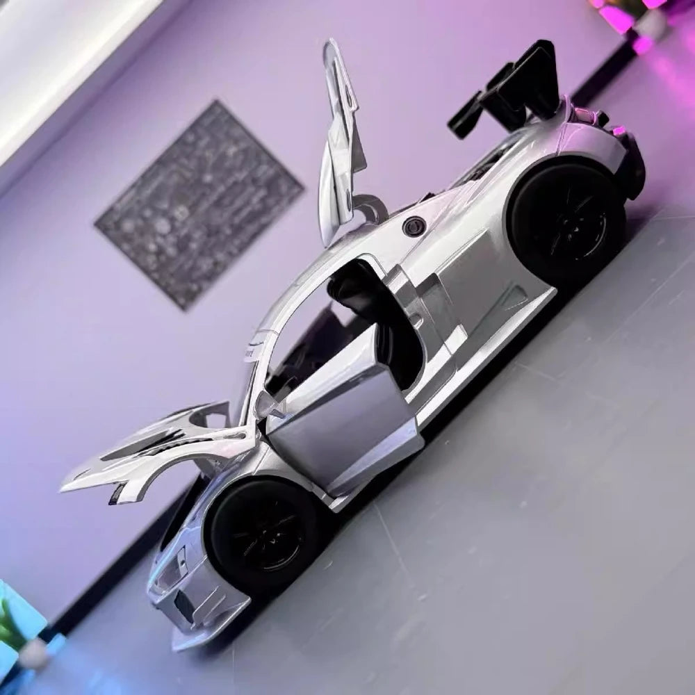 Audi 2019 R8 LMS GT2 Silver 1:24 – Valuvalettu näyttömalli