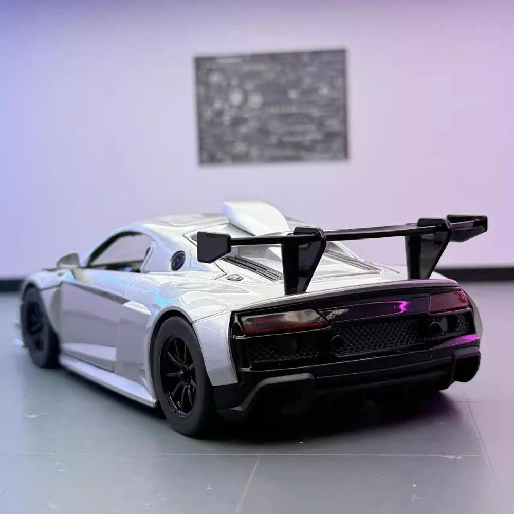 Audi 2019 R8 LMS GT2 Silver 1:24 – Valuvalettu näyttömalli