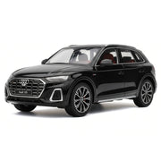 Audi 2021 Q5 musta 1:24 – painevalettu pienoismalli esillepanoon