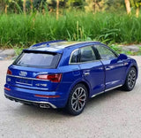 Audi 2021 Q5 Blue 1:24 – Valuvalettu näyttömalli