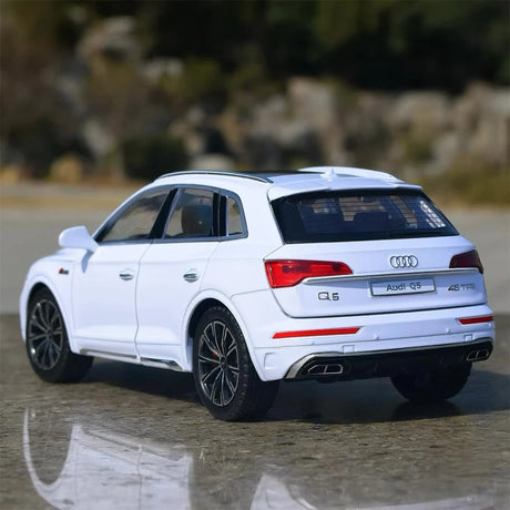 Audi 2021 Q5 branco 1:24 – modelo de exposição em metal fundido