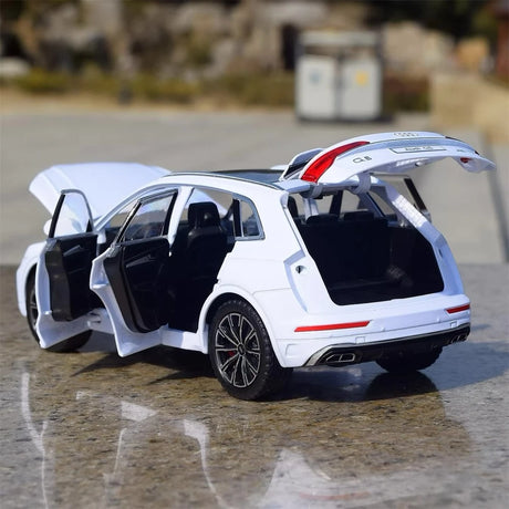 Audi 2021 Q5 branco 1:24 – modelo de exposição em metal fundido