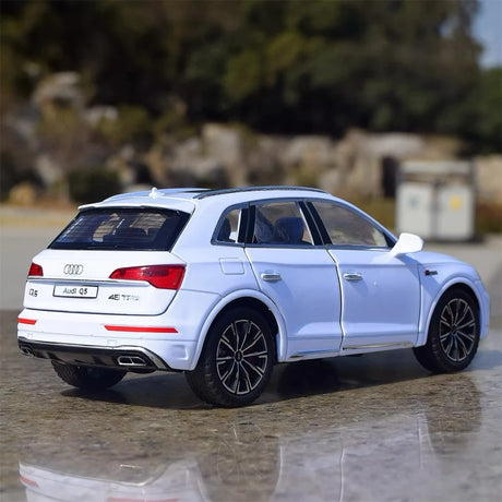 Audi 2021 Q5 branco 1:24 – modelo de exposição em metal fundido