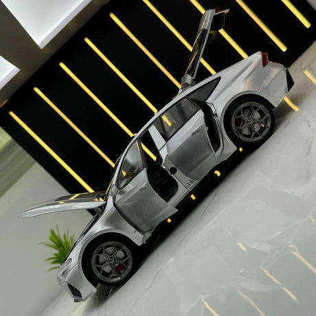 Audi 2024 RS7 prateado 1:24 – modelo de exposição em metal fundido