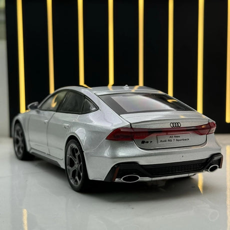 Audi 2024 RS7 prateado 1:24 – modelo de exposição em metal fundido