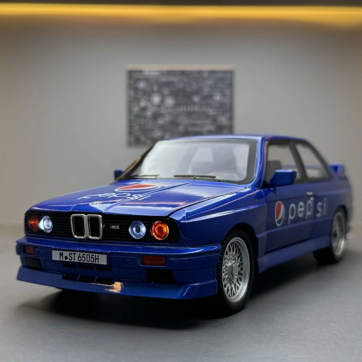 BMW 1988 E30 M3 Pepsi 1:24 – Model odlewu odlewanego