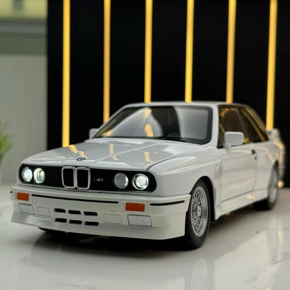 [TOY] 1:24 BMW 1988 E30 M3 bianco modellino di auto Die-Cast