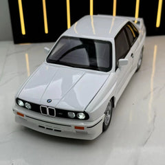 [TOY] 1:24 BMW 1988 E30 M3 bianco modellino di auto Die-Cast