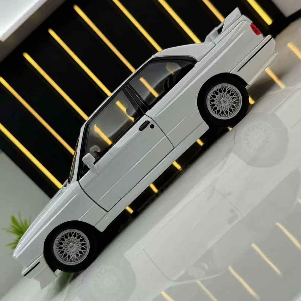 [TOY] 1:24 BMW 1988 E30 M3 bianco modellino di auto Die-Cast