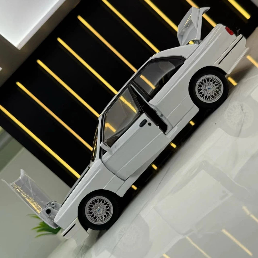 [TOY] 1:24 BMW 1988 E30 M3 bianco modellino di auto Die-Cast