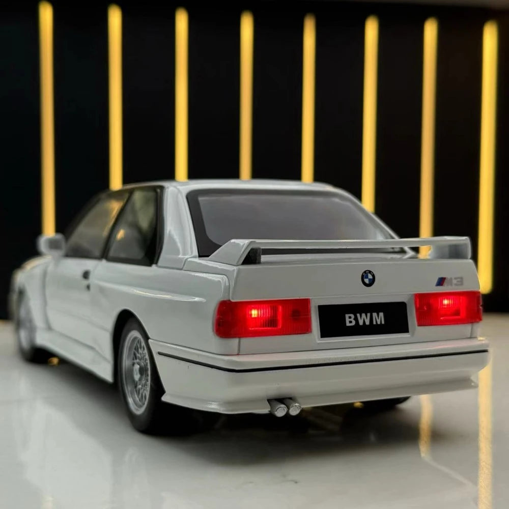 [TOY] 1:24 BMW 1988 E30 M3 bianco modellino di auto Die-Cast